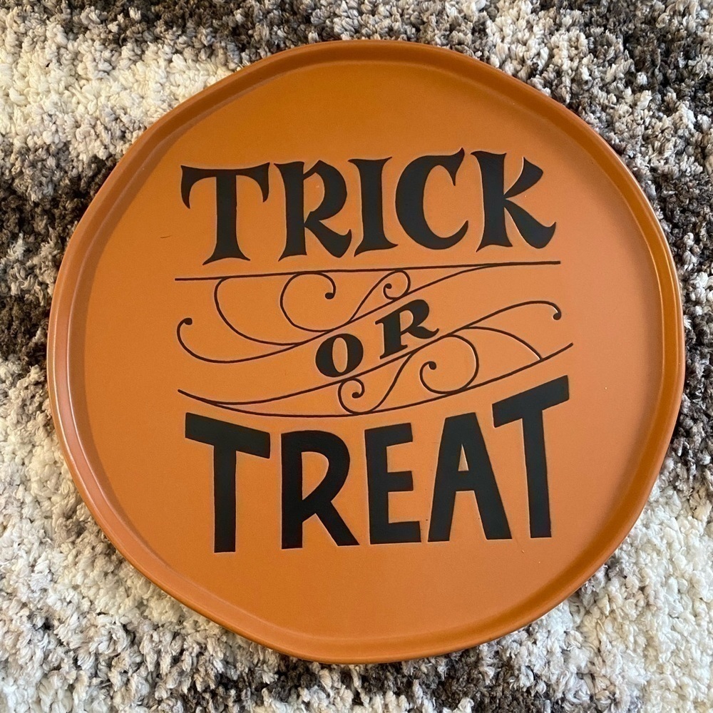 NWT THRESHOLD TRICK OR TREAT ROUND SERVING TRAY - Picture 2 of 3